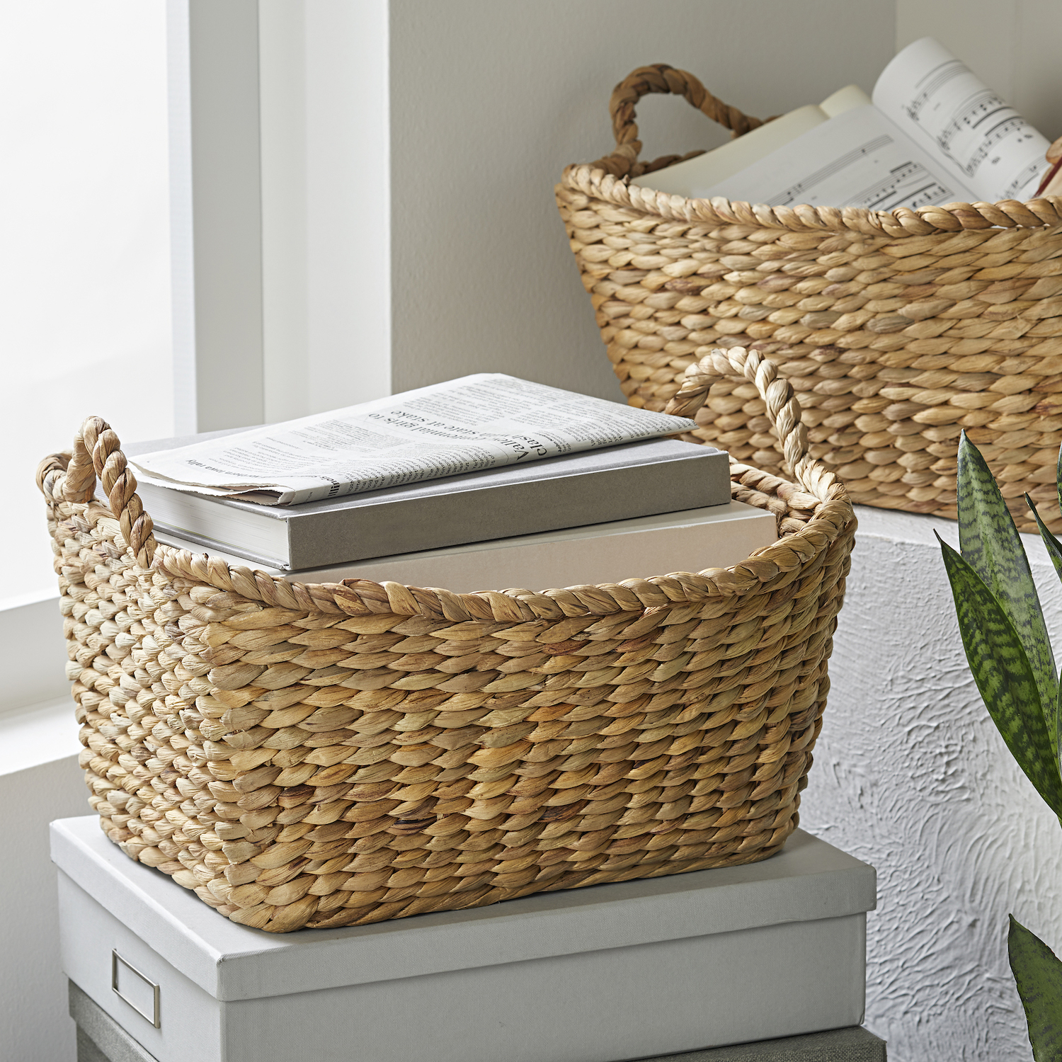 Giỏ lục bình URSPACE đựng sách báo, tài liệu, khăn tắm chuyên dùng cho khách sạn, resort /  HYACINTH STORAGE BASKET