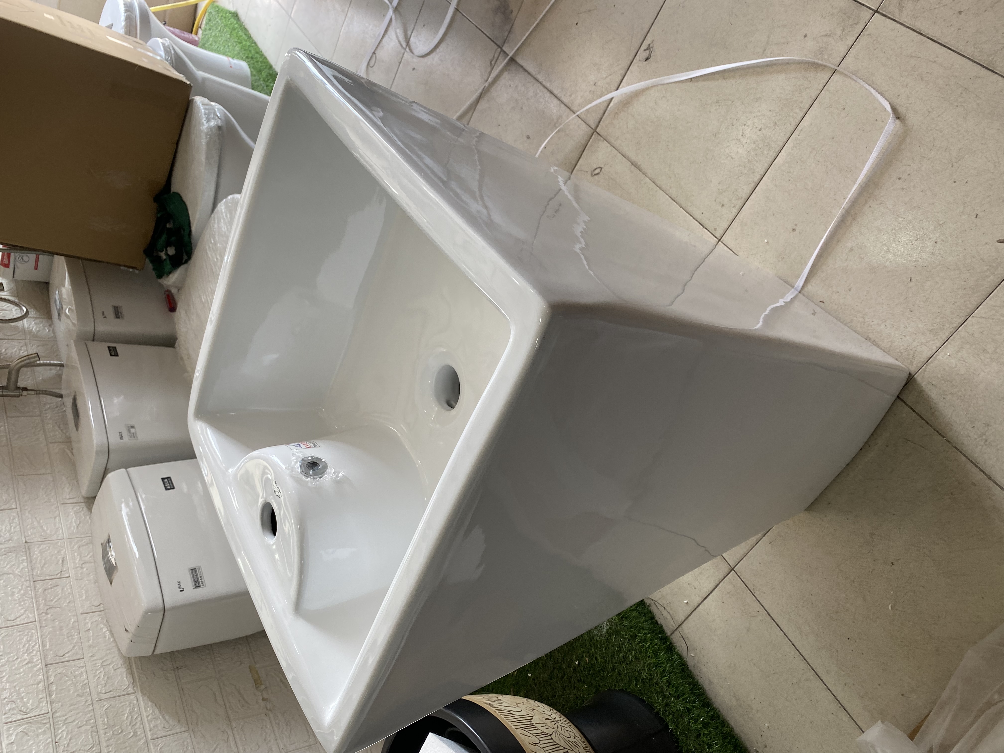 Lavabo trụ/lavabo liền khối/lavabo đứng vuông