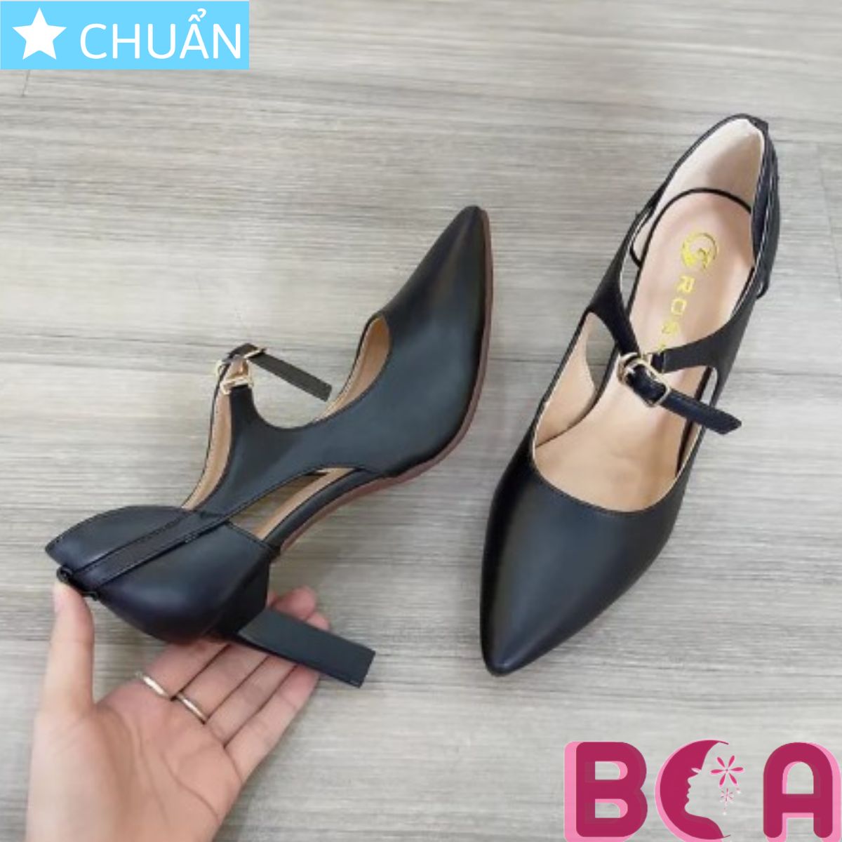 Giày cao gót nữ màu đen 7p RO282 ROSATA tại BCASHOP quai gài trước độc đáo, lại rất rôn dáng và thanh lịch