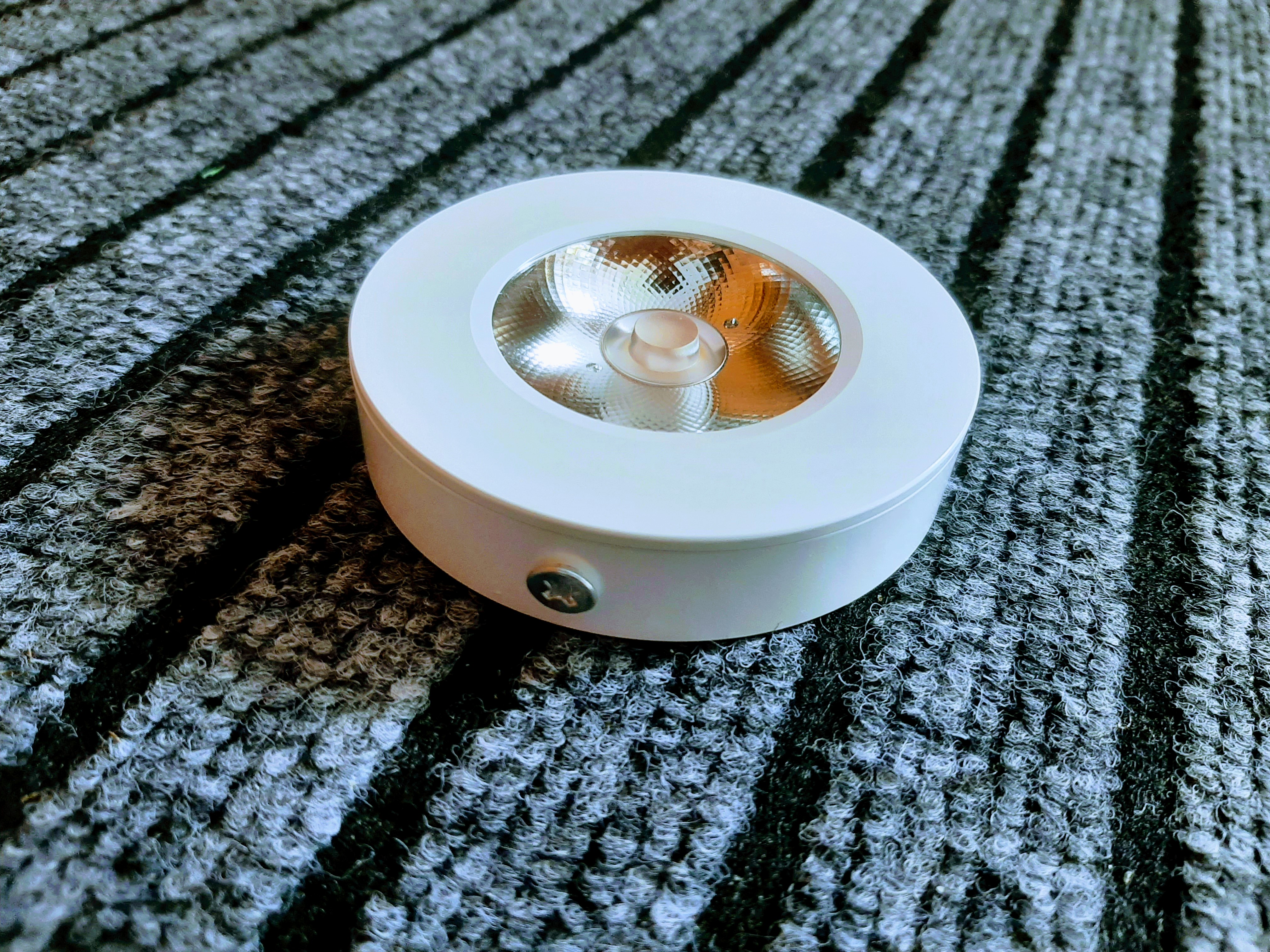 Đèn Led Ốp Nổi Trang Trí Tủ Rượu, Tủ Bếp, Kệ Trưng Bày, Tủ Quần Áo Công Suất 5W Vỏ Vàng