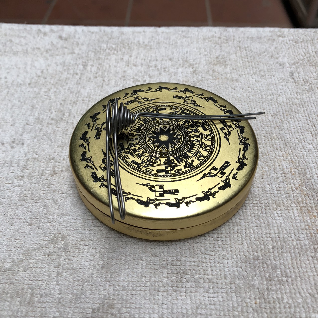 Hộp đồng đựng thuốc để trong bao da chống ôxi hóa kèm nhấc tàn cao 2cm rộng 7cm