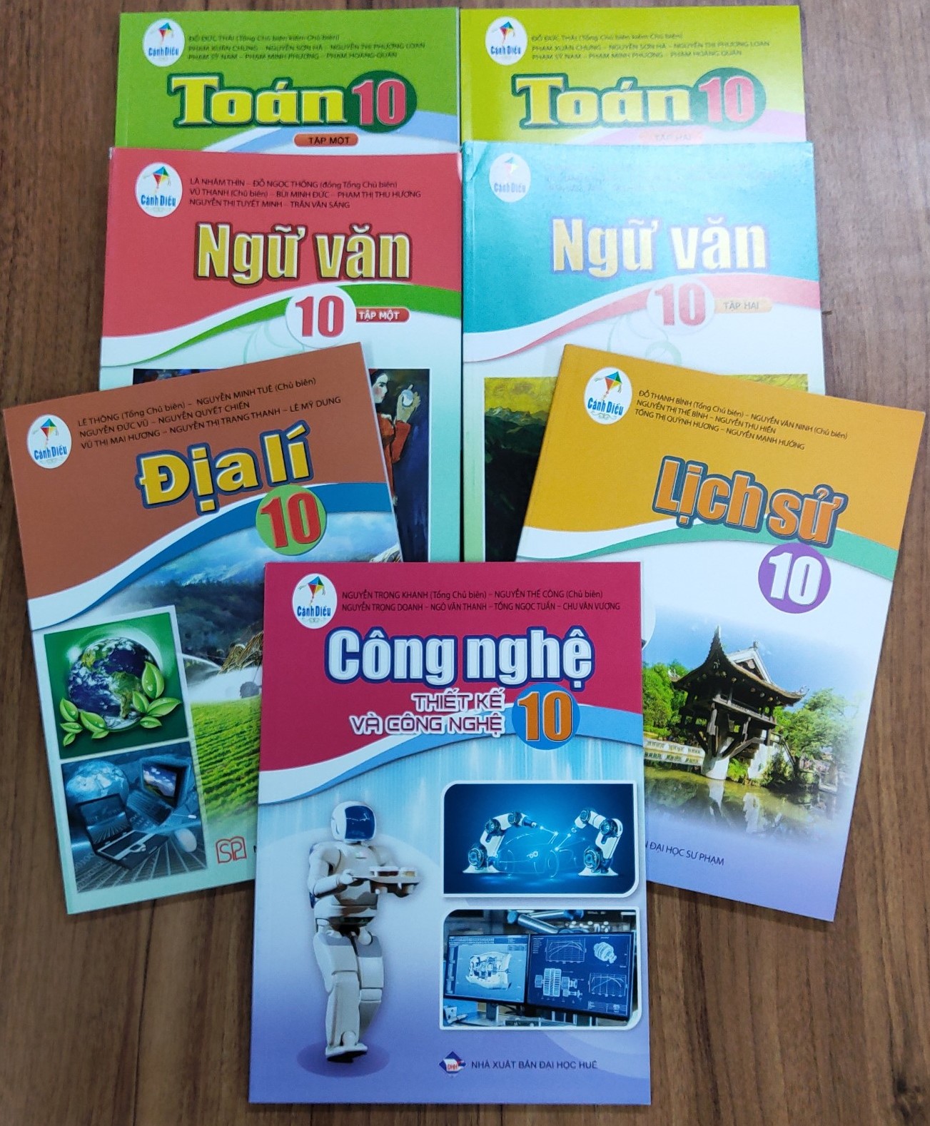 Combo Sách giáo khoa và Chuyên đề học tập Vật Lý Lớp 10 (Bộ sách Cánh Diều)