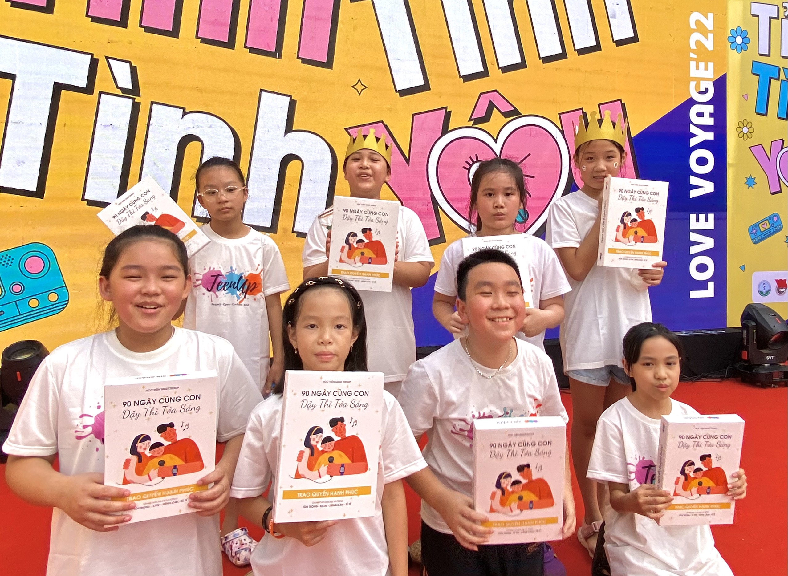 Bộ sách TeenUp “90 ngày cùng con dậy thì tỏa sáng” WEGROW - Sách giáo dục giới tính toàn diện đầu tiên tại Việt Nam, giúp cha mẹ đồng hành cùng con tuổi dậy thì - Teen