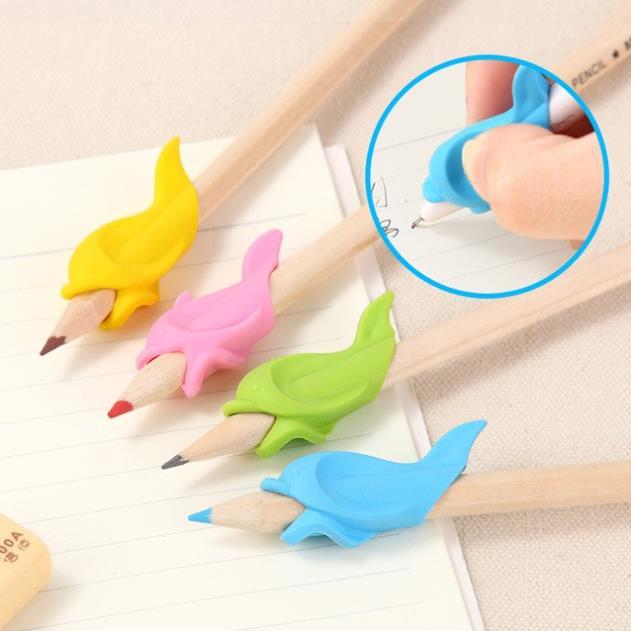 Đệm bút hình cá hỗ trợ bé cầm bút đúng cách dễ dàng