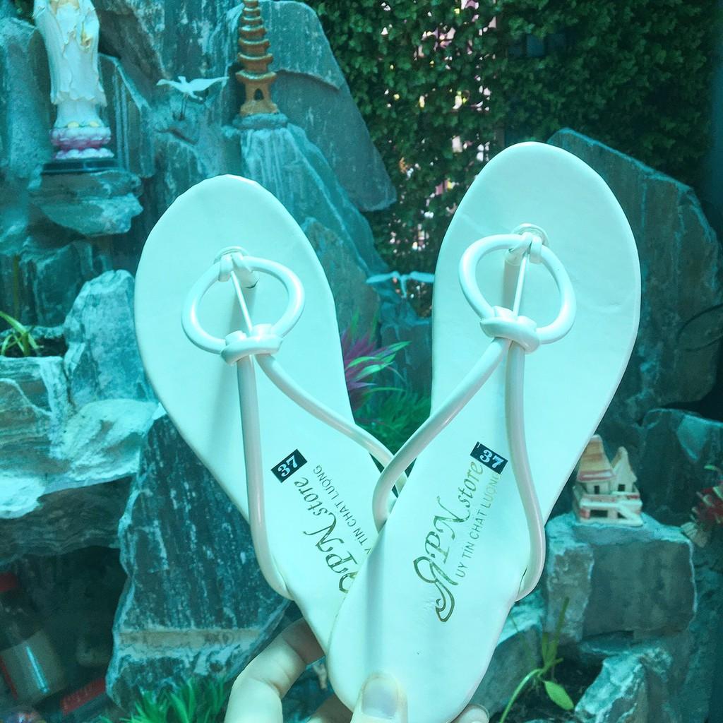 Dép Xỏ Ngón Quai Phối Khoá Tròn