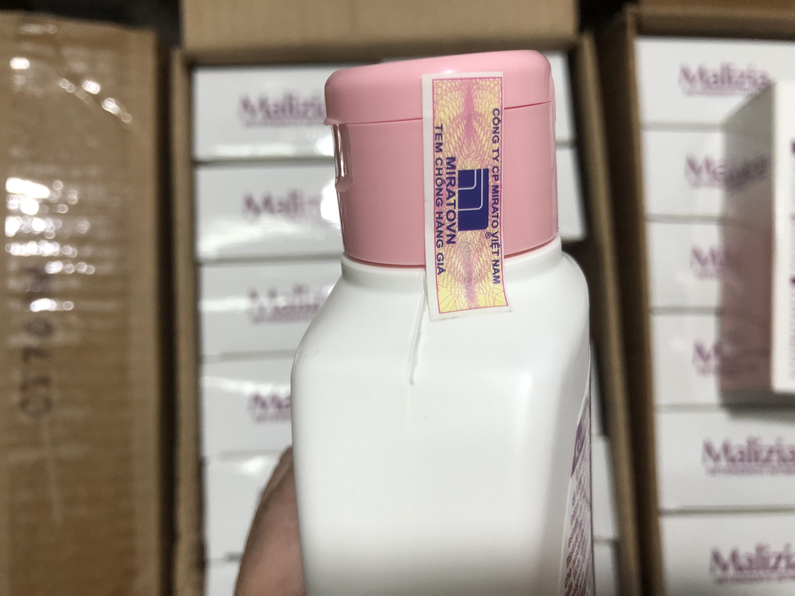 Dung dịch vệ sinh nữ Malizia kim chấn thảo và lô hội ngăn mùi 200 ml nhập khẩu italia