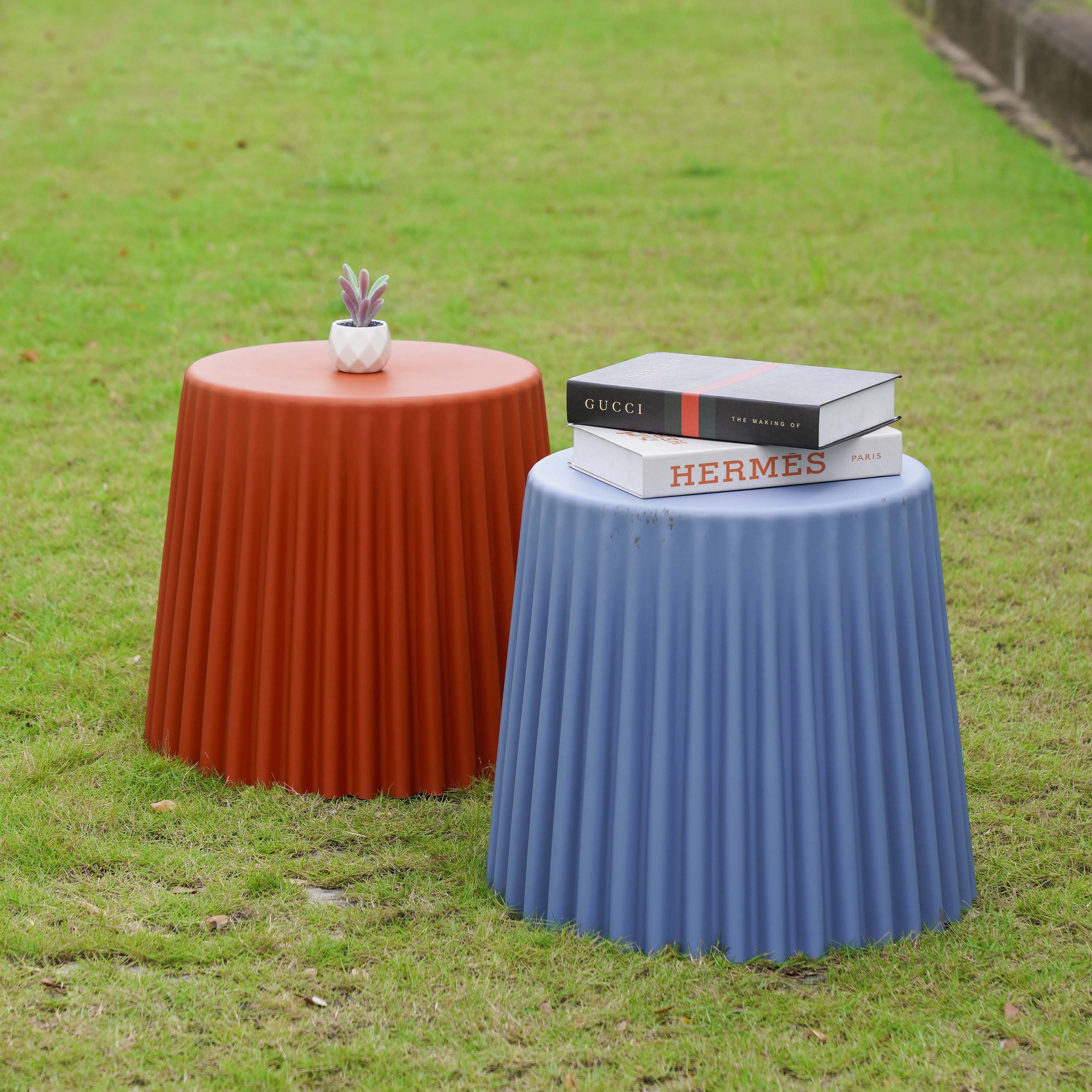 Bàn nhựa đúc Sconic , 2 màu lựa chọn , Nhập Khẩu chính hãng Cobi Home