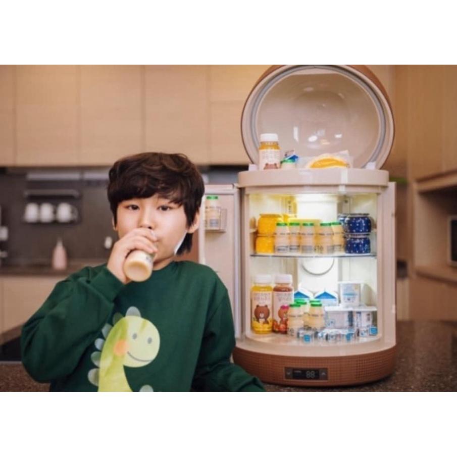 Tủ Lạnh Mini CCOMO X LINE FRIENDS, Dung Tích 31L, Có Đèn Tiệt Trùng Diệt 99% Vi Khuẩn, Có Tai Nghe Blutooth, Nhập Hàn