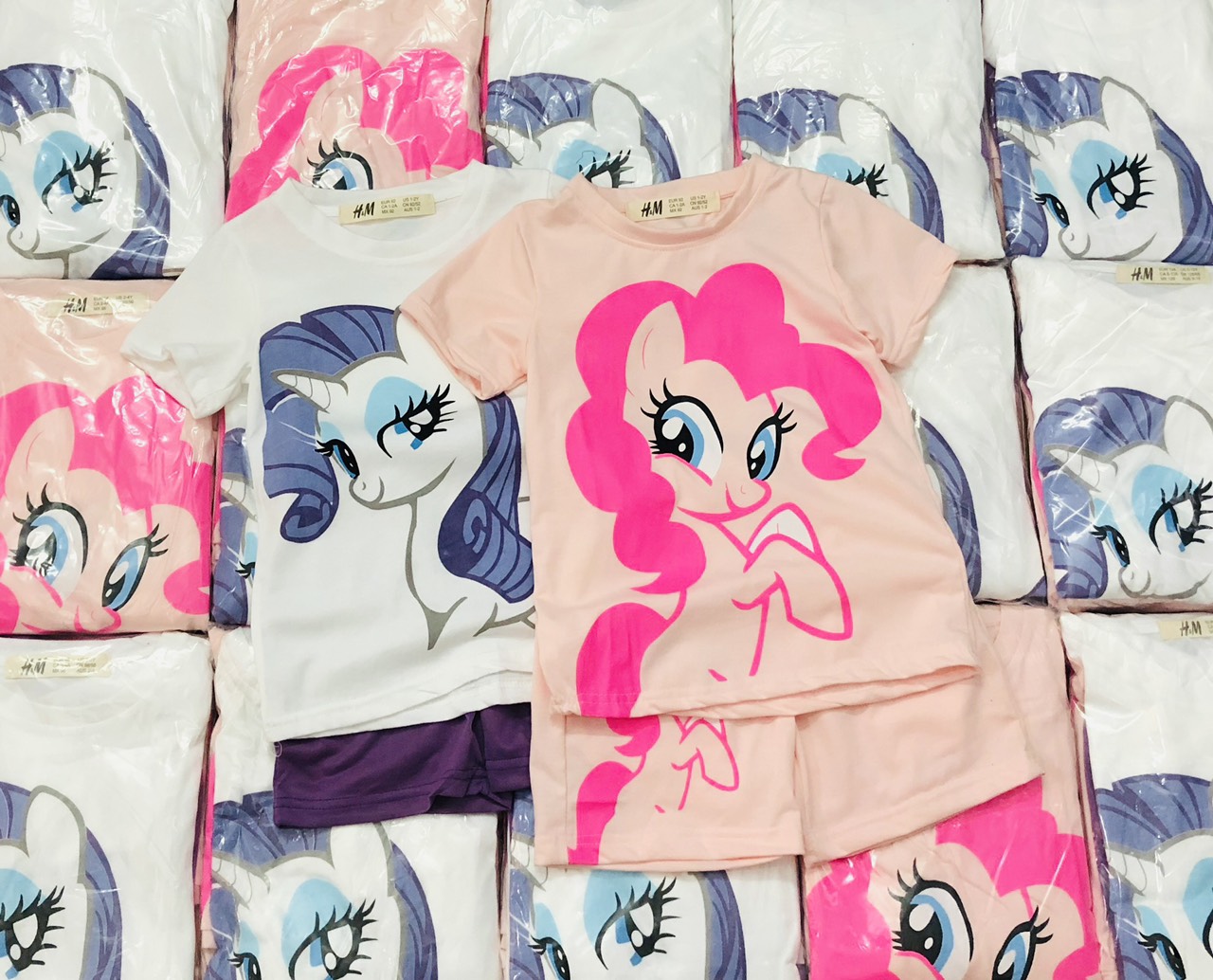 Set 2 bộ cộc Pony HM cho bé gái siêu xinh, chất cotton mềm đẹp mặc rất thích, mẫu mới nhất ah Size : 2-10 tuổi