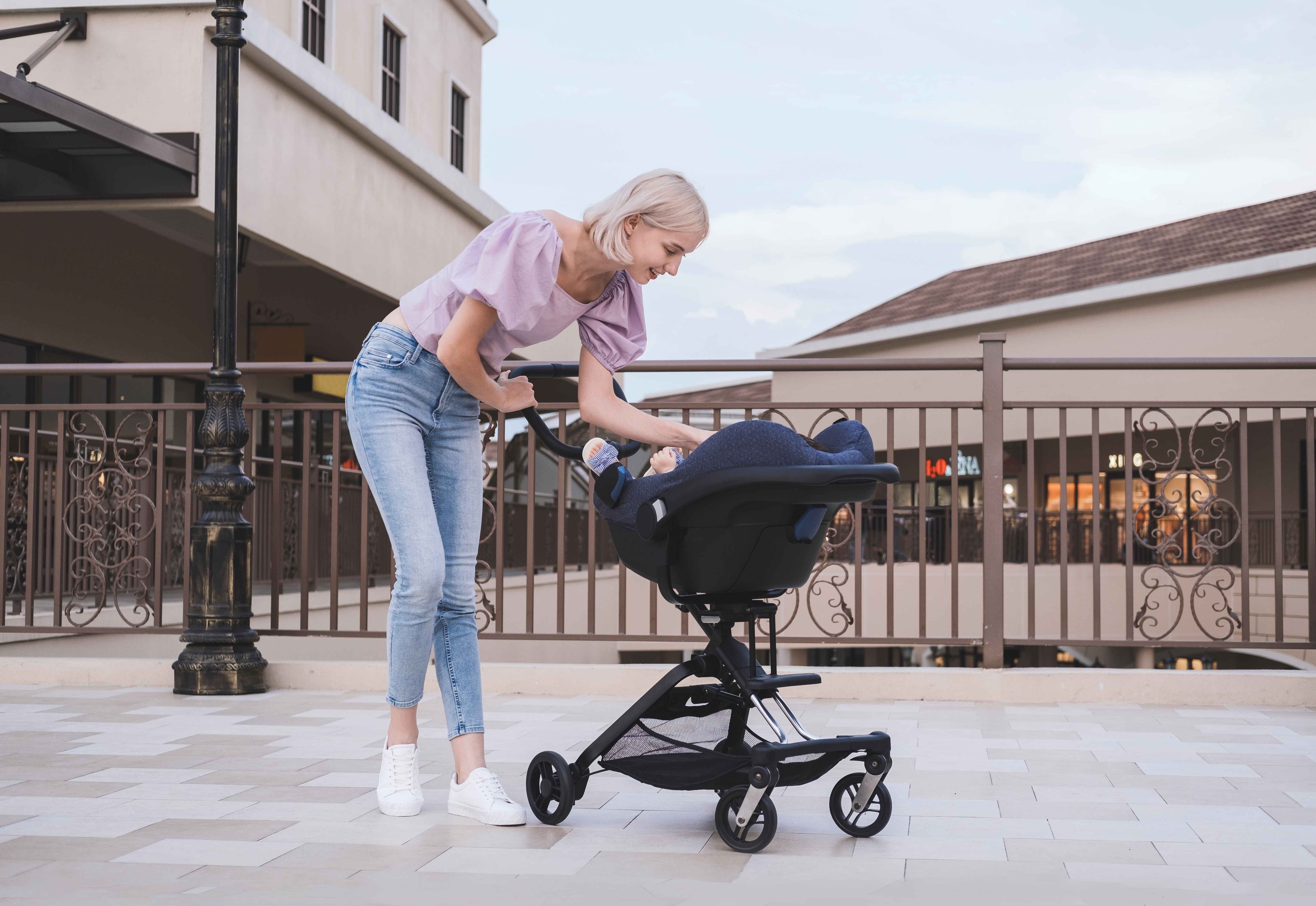 Unilove Bộ chuyển đổi ghế ngồi xe hơi xe đẩy On The Go