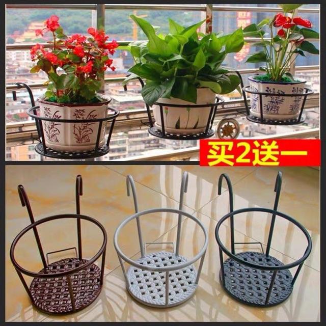 Kệ sắt sơn tĩnh điện treo chậu hoa ban công