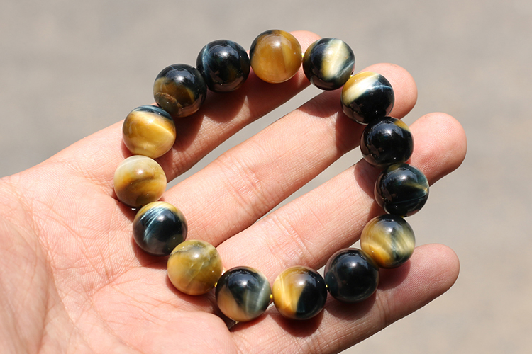 Vòng Thạch Anh Mắt Ưng 14mm Ngọc Quý Gemstones