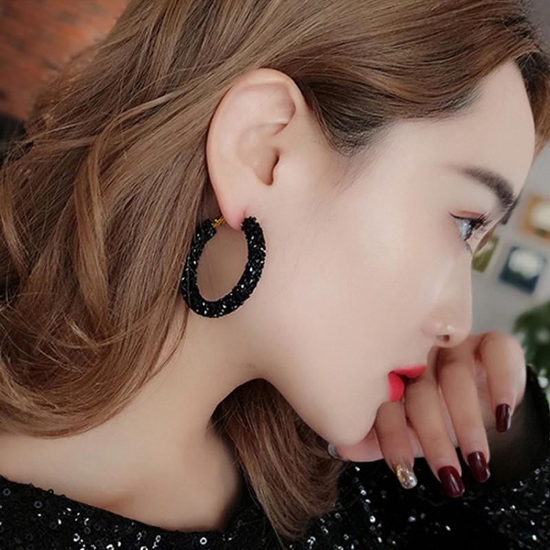 Khuyên tai tròn đính đá pha lê cổ điển