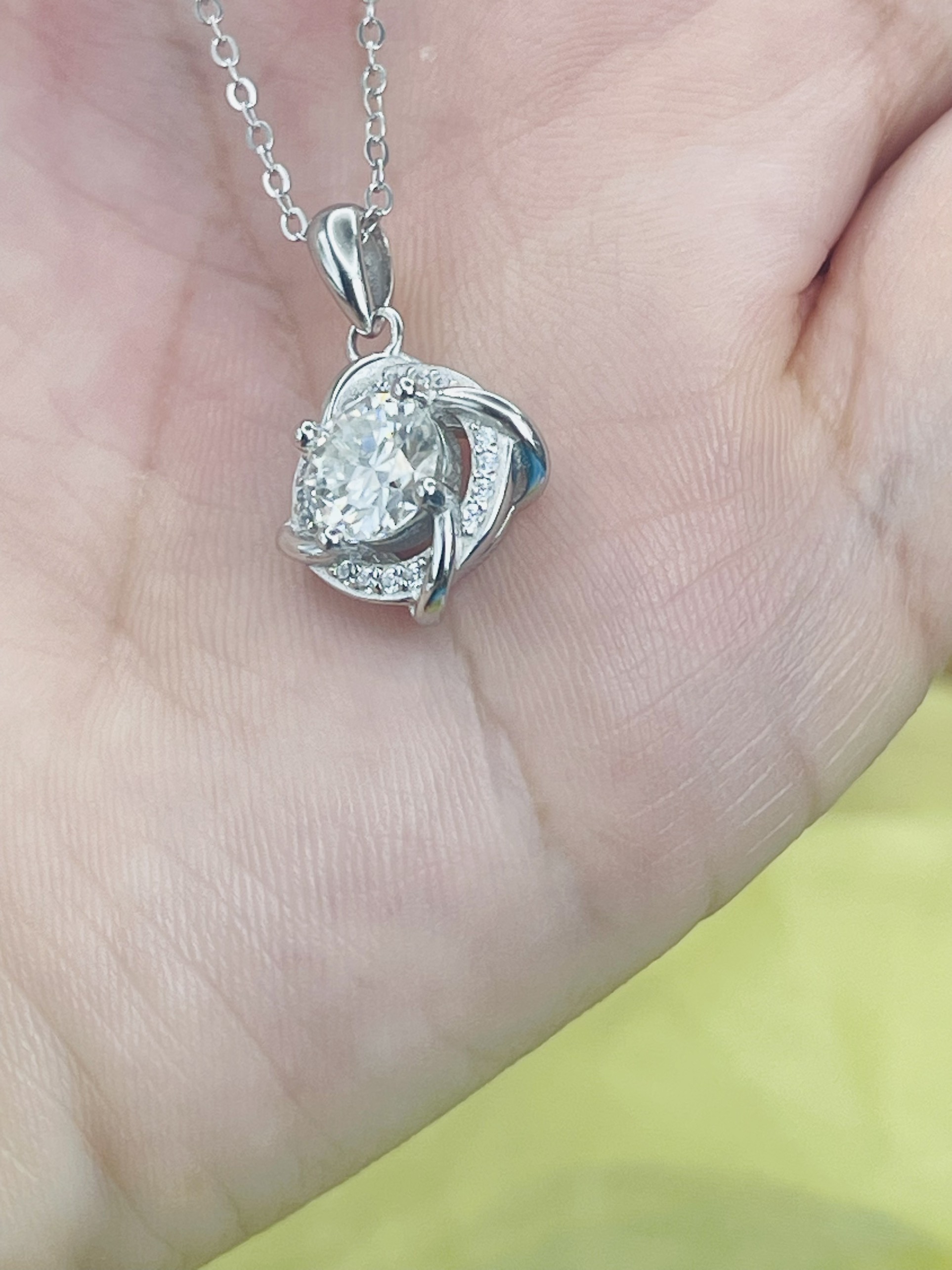 Dây chuyền Moissanite 1ct  Kim Cương nhân tạo và Bạc 925 xi Bạch Kim N1138
