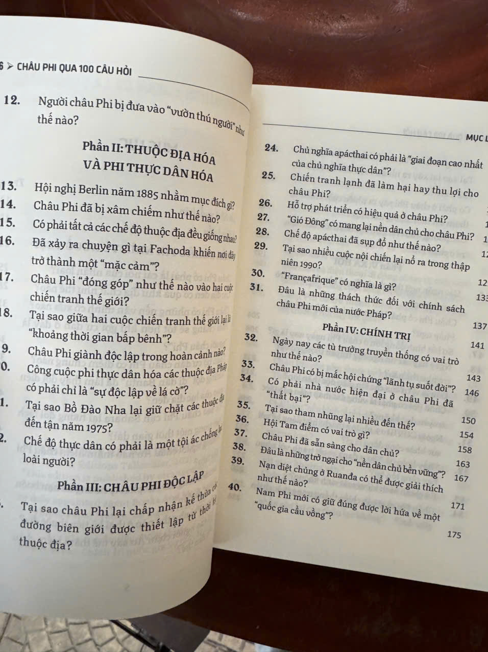 CHÂU PHI QUA 100 CÂU HỎI – Stephen Smith, Jean de La Guérivière – Nguyễn Thị Tươi dịch – NXB Chính trị quốc gia sự thật