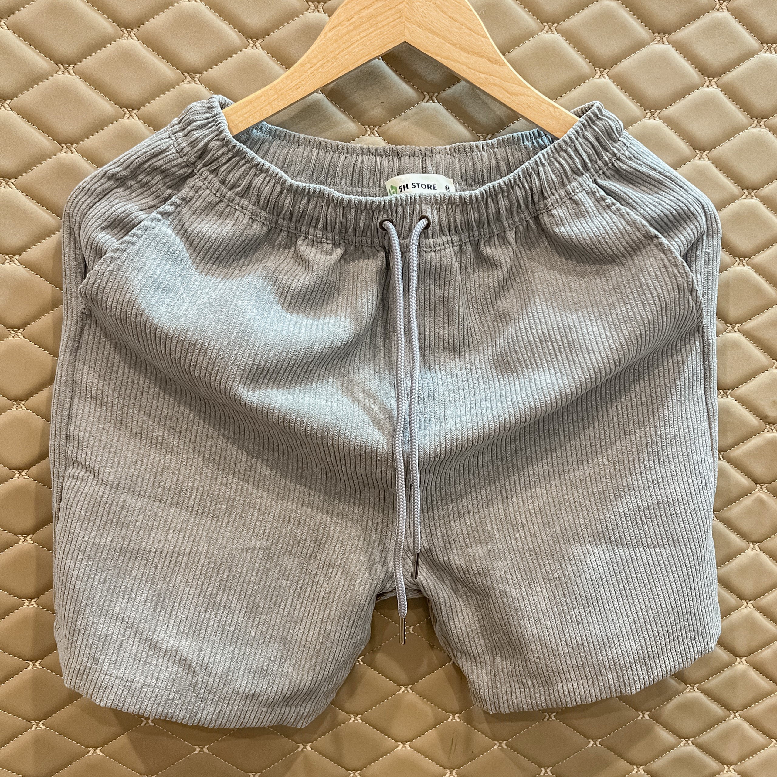 Quần Short Nhung Tăm Cao Cấp - Form quần dễ phối đồ - Hình shop tự chụp - Phong cách thể thao