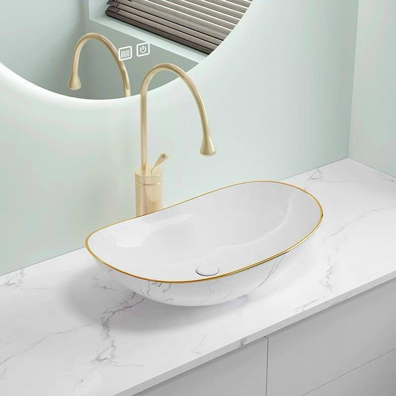 Lavabo thỏi trắng viền vàng có vân