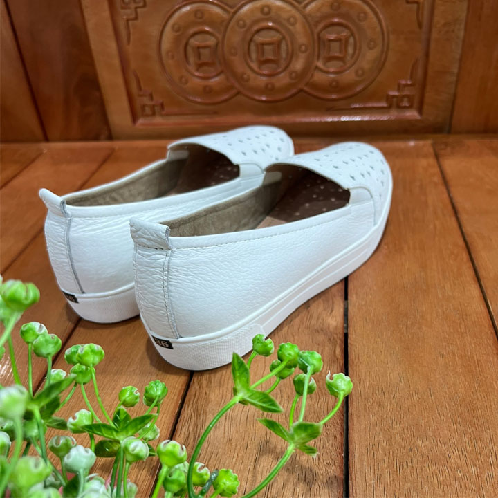 Giày Slip on da bò thật  Trường Hải  da mề mại thời trang nữ cao cấp có 2 màu đen , trắng SL130