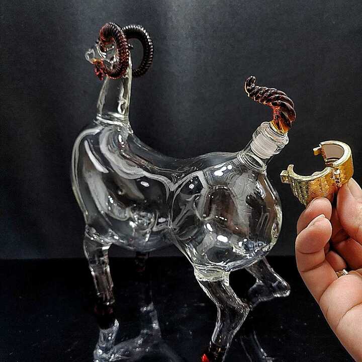 Chai đựng rươu thủy tinh 1 lít cao cấp mẫu Con Dê – Bình 12 con giáp – Món quà tân gia, sinh nhật, quà biếu lễ tết ý nghĩa