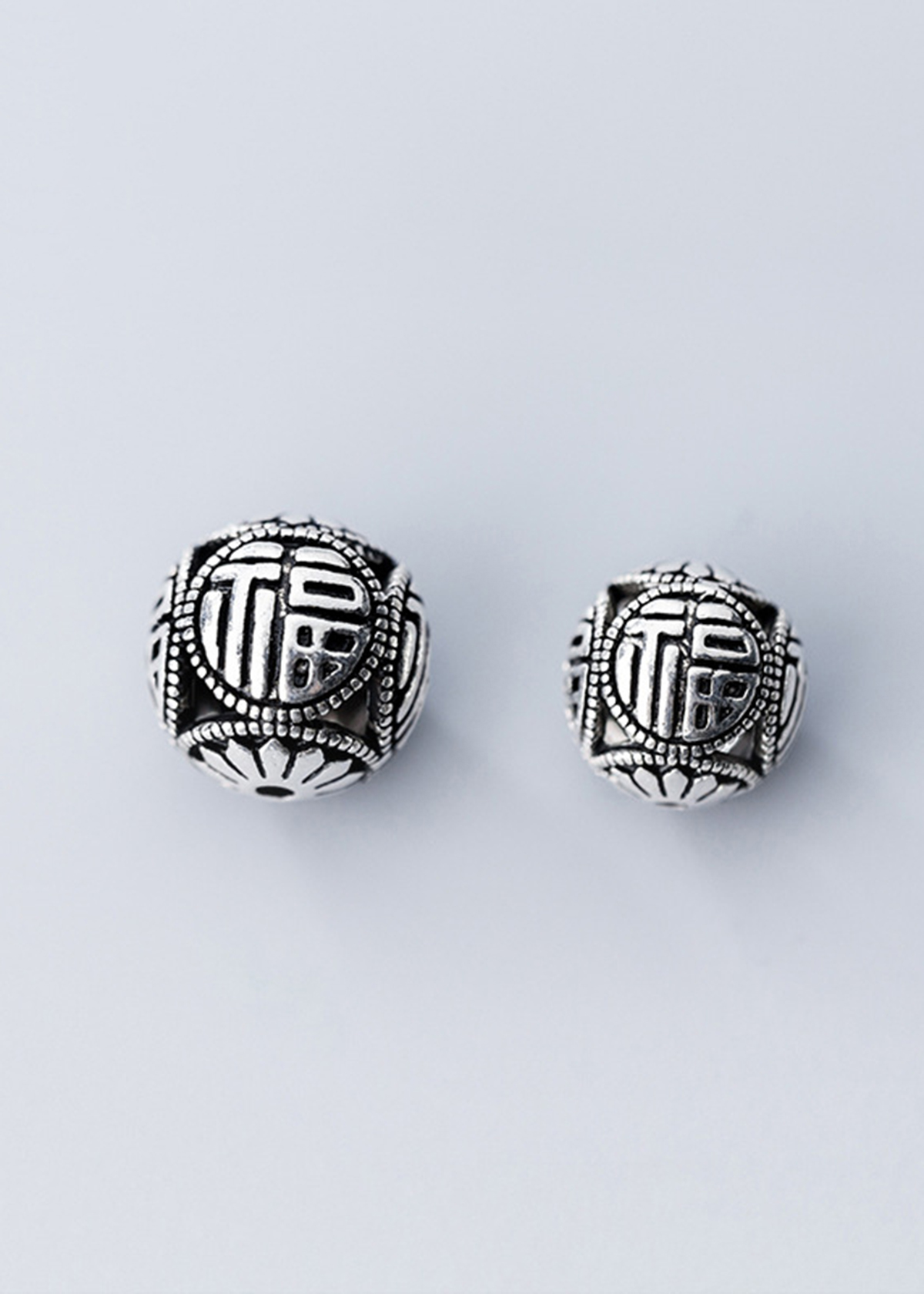 Charm bạc hình cầu họa tiết có chữ xỏ  ngang - Ngọc Quý Gemstones