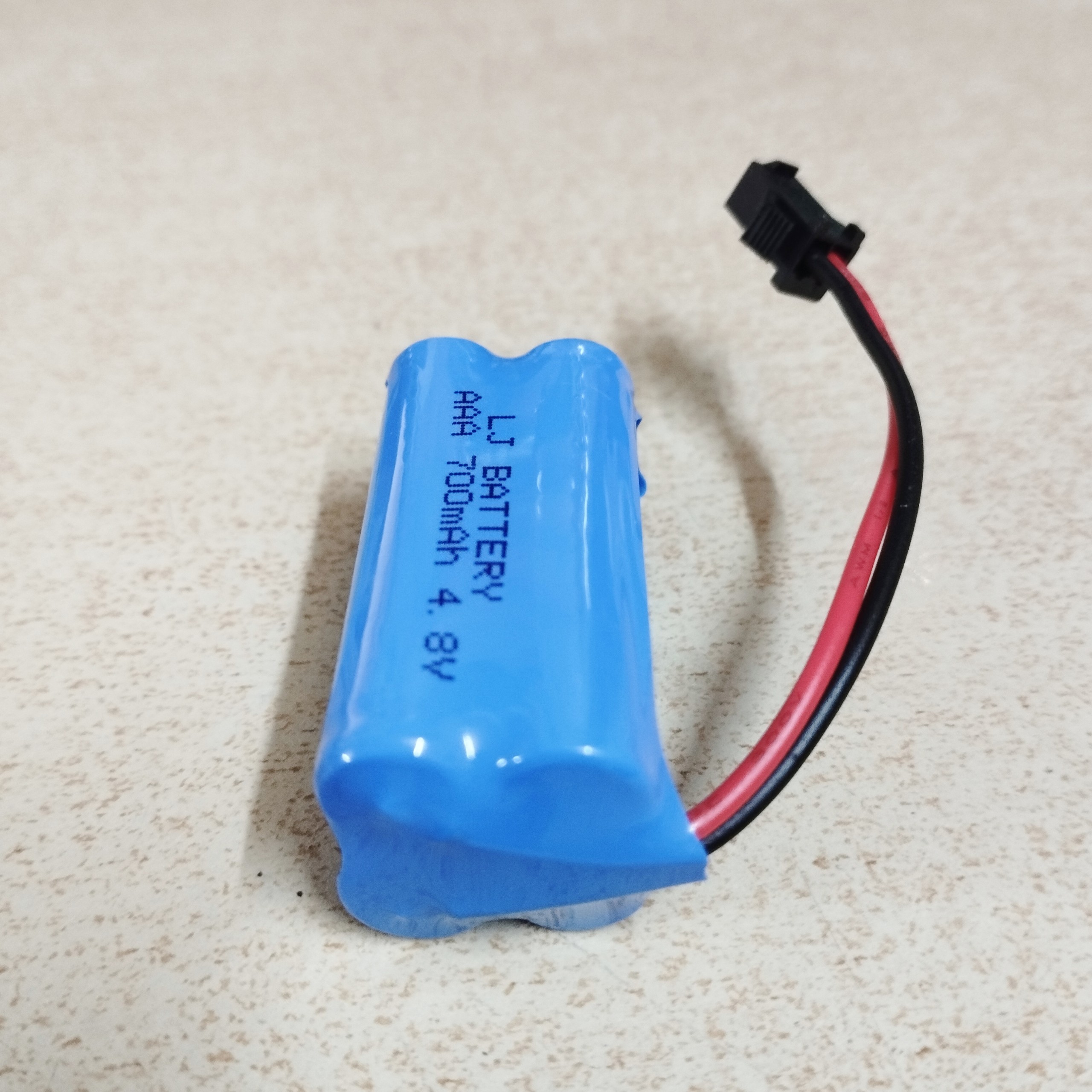 Pin sạc AAA điện áp 4.8V dung lượng 700mAh xếp vuông Jack SM càng cua đen