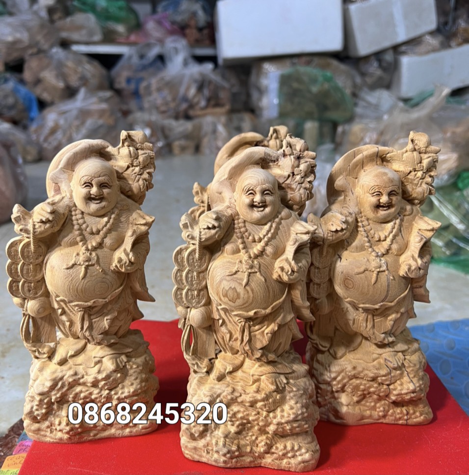 Tượng phật di lặc gánh vàng bằng gỗ ngọc am thơm nức kt 20×9×6cm