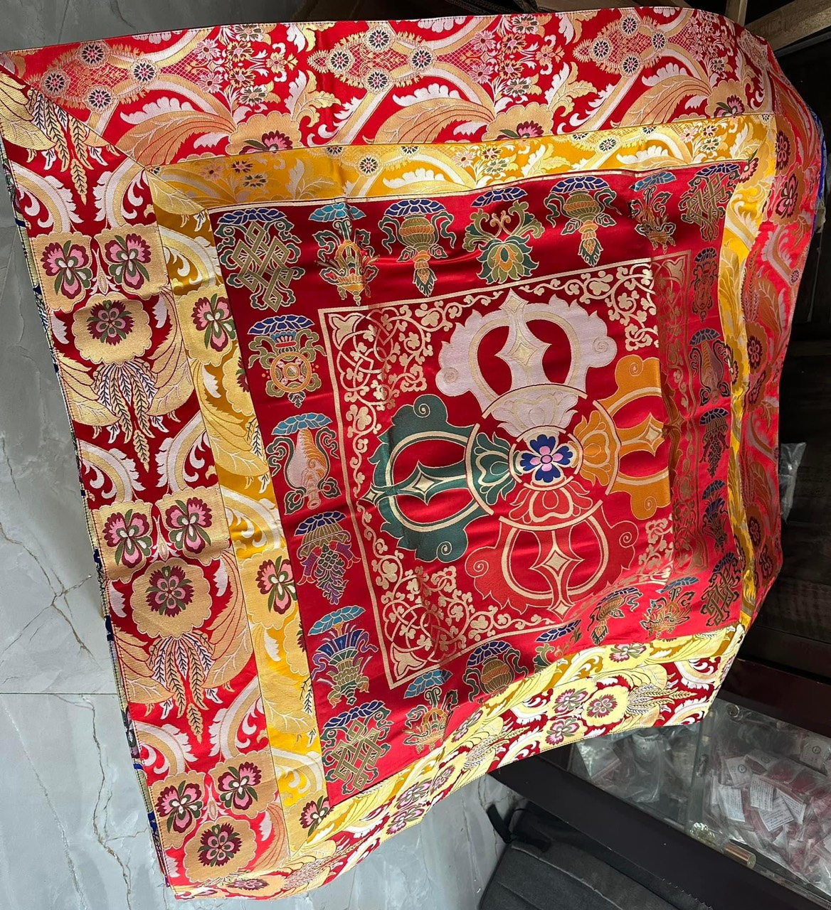 Khăn Chày Kim Cương Kép trải bàn thờ, bàn đọc Kinh Sách, bàn giảng Pháp … 