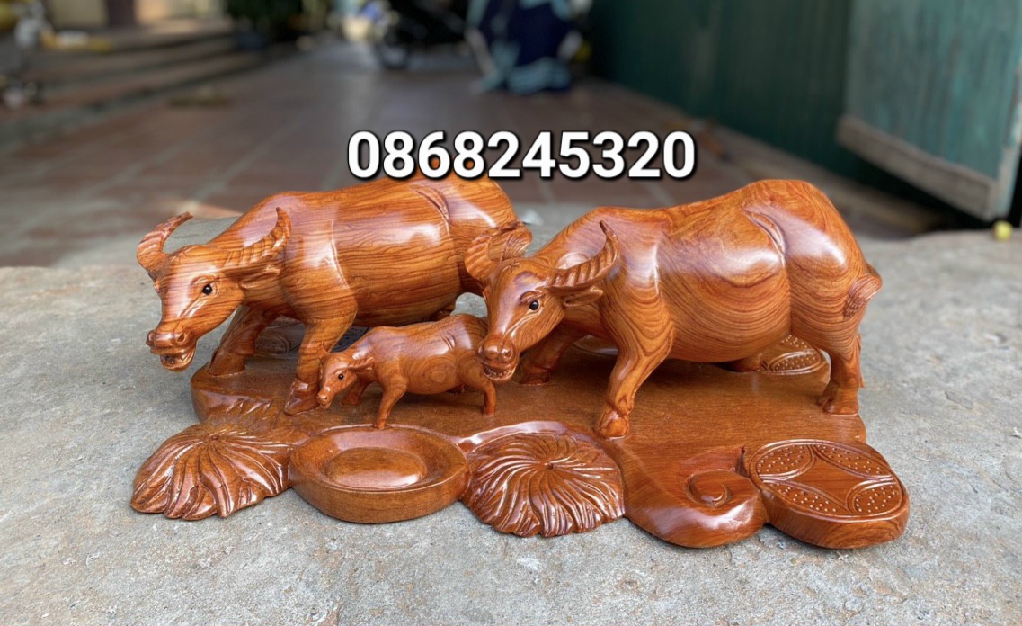 Tượng gia đình trâu phong thủy cầu tài ,lộc gỗ hương đá kt 60×23×32cm