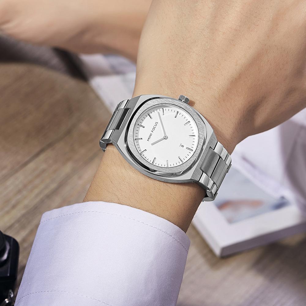Đồng hồ thời trang nam với dây đeo bằng thép rắn chắc chắn Hiển thị thời gian và lịch 30M MINI FOCUS