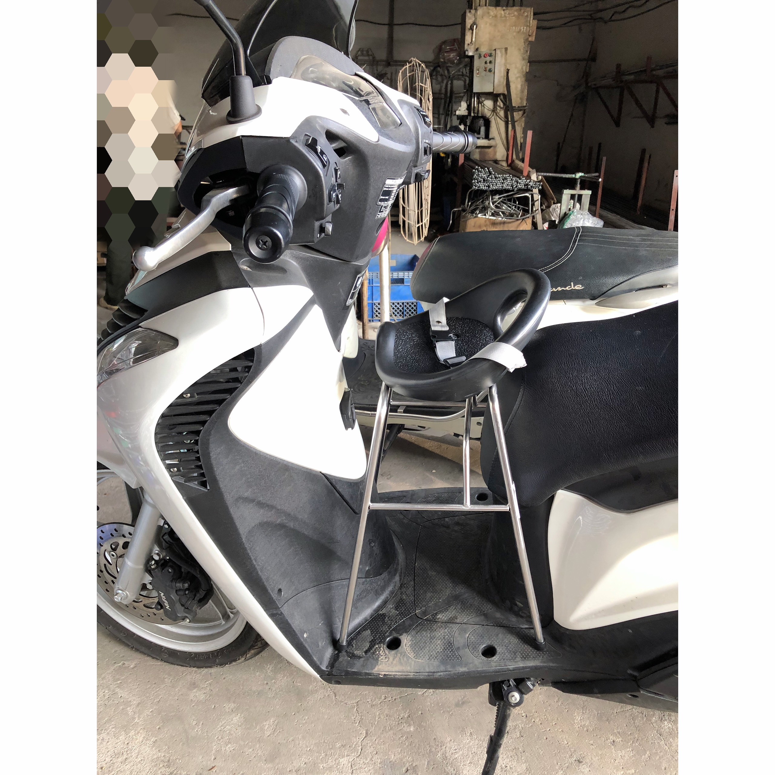 Ghế ngồi xe tay ga đa năng cho bé , GHẾ ĐÔN GA INOX YÊN NHỰA CÓ DÂY ĐAI