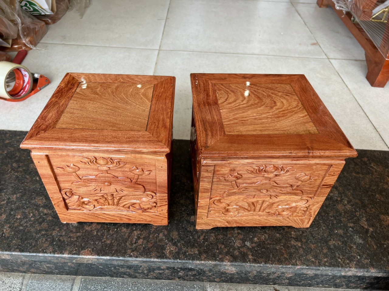Đôn vuông đế vuông gỗ hương loại đục mặt hoa sen-Nhiều kích cỡ