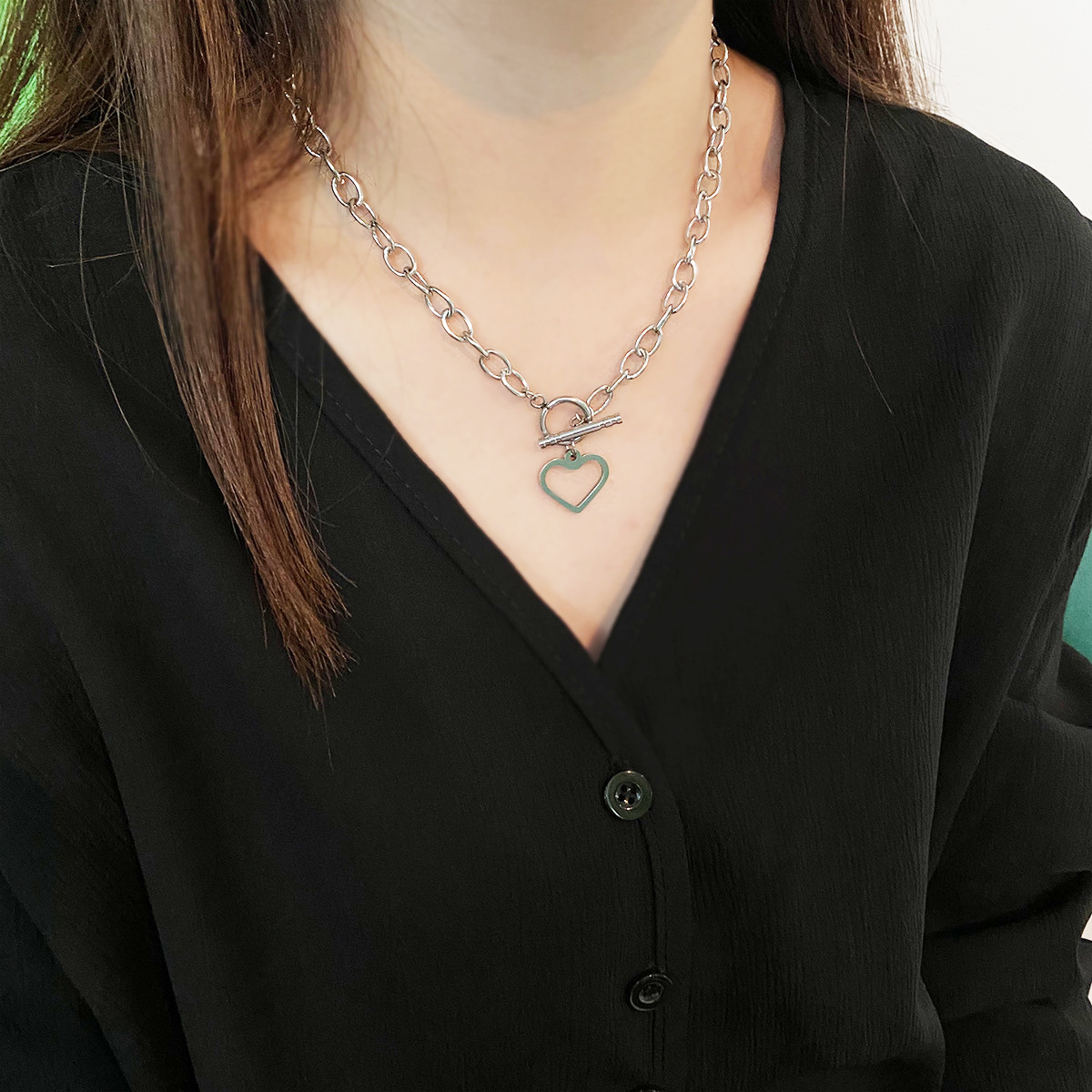 Vòng cổ trái tim titan choker kim loại basic