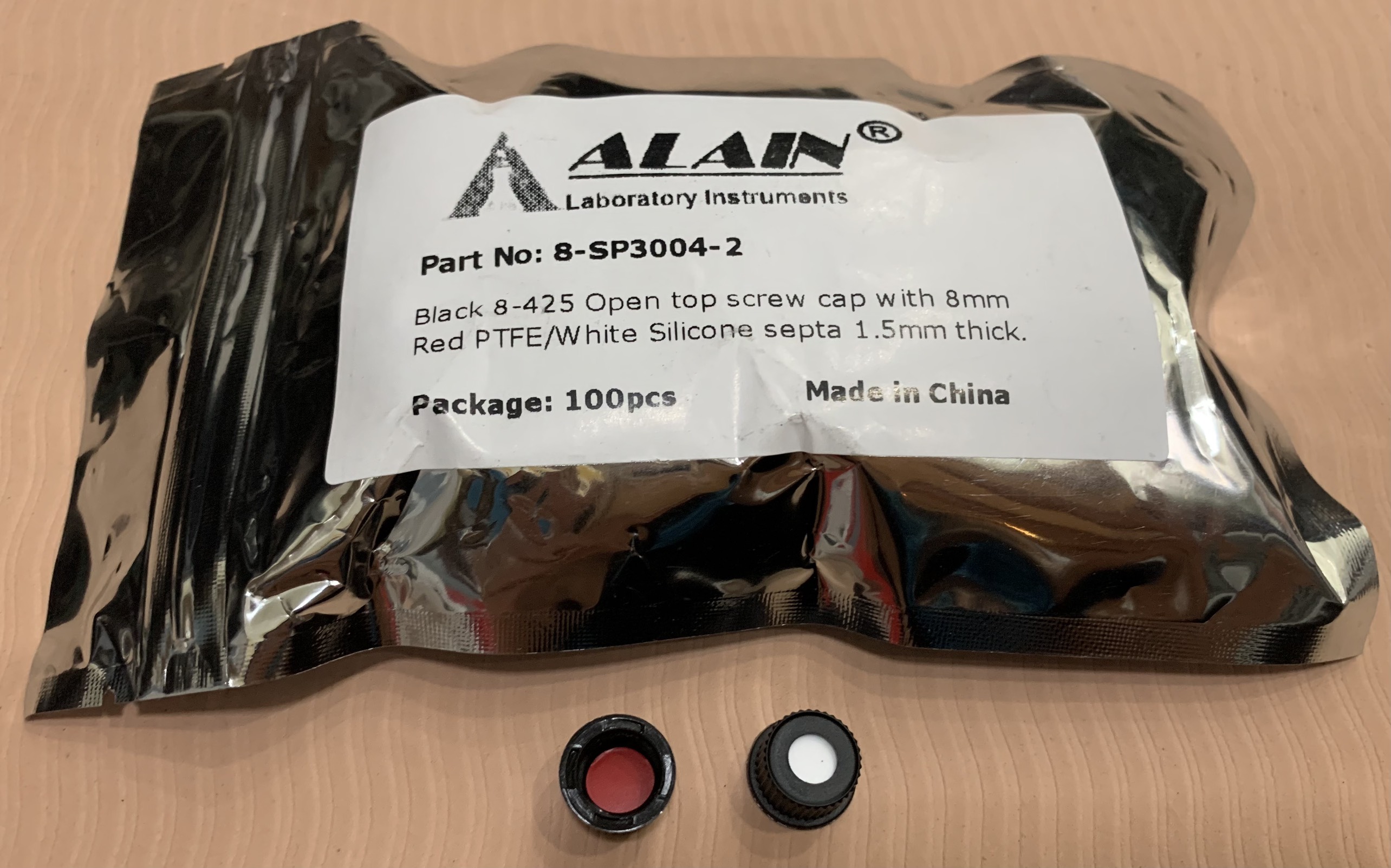 Chai thủy tinh 1,5ml + Nắp vặn đen 8-425, 100 cái hộp, Alain TQ.