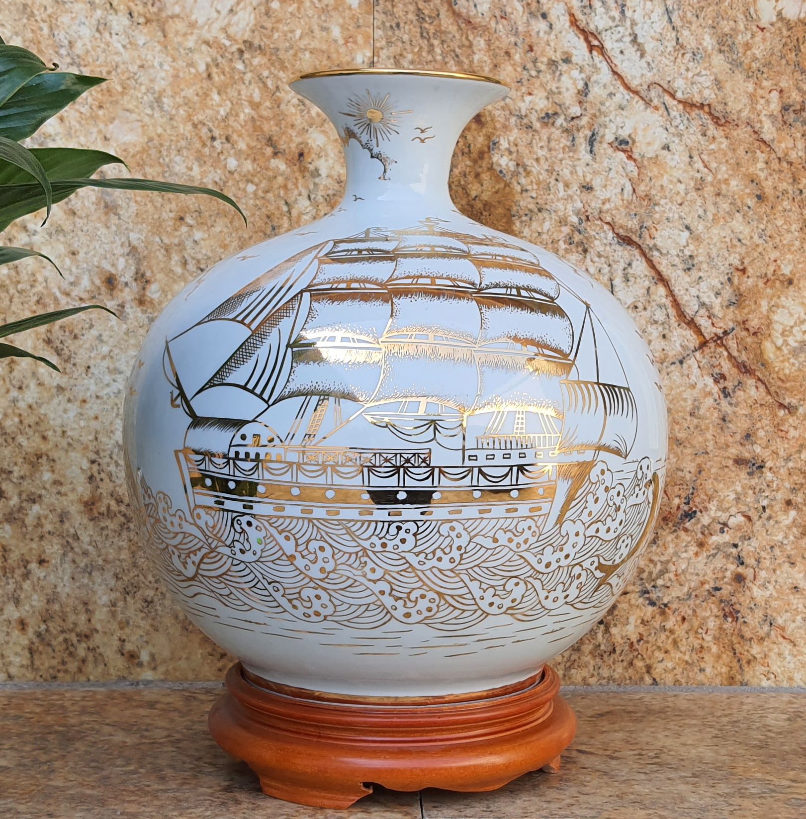 Bình hút lộc “Thuận buồm xuôi gió” vẽ vàng kim cao 33Cm
