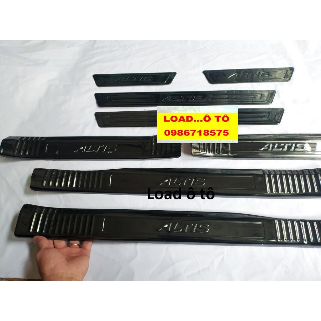 Ốp Bậc Cửa, Nẹp Bước Chân Trong, Ngoài Xe Toyota Altis 2022-2018 Mẫu Vân Titan Xước Cao Cấp