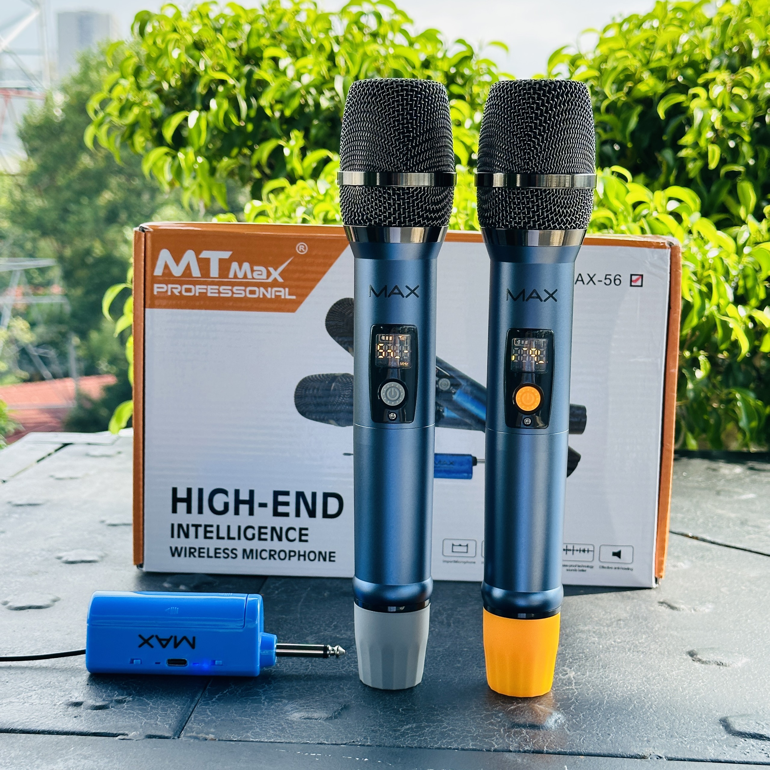 Bộ 2 Micro không dây đa năng Max 56 - Hút âm tốt, chống hú hiệu quả - Sạc pin ngay trên mic- HÀNG CHÍNH HÃNG