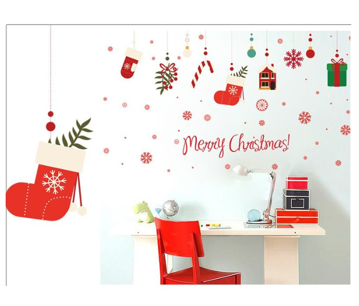 Decal dán tường trang trí - rèm dây treo quà và vớ noel vui nhộn