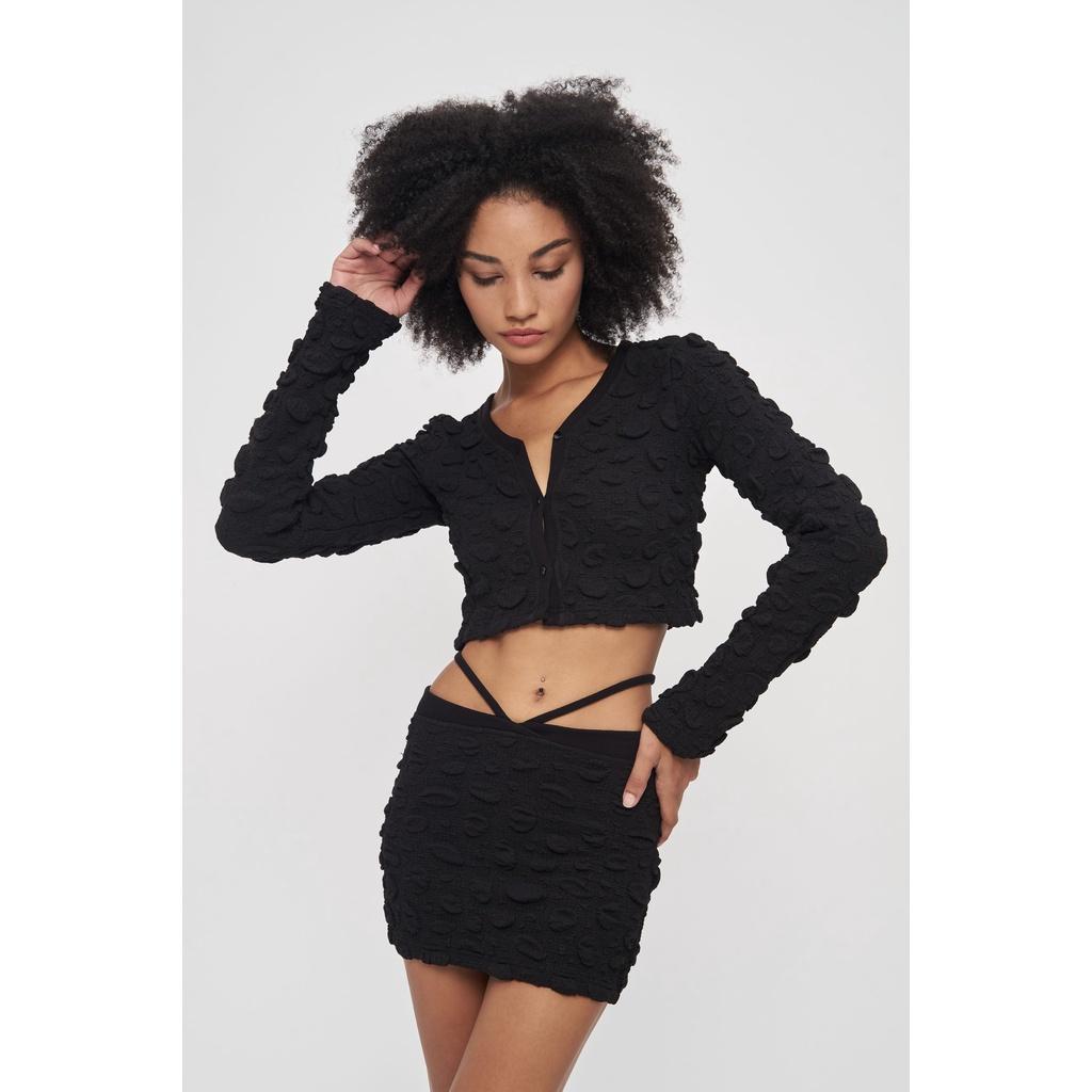 Áo croptop tay dài, màu đen, form ngắn ôm body, hoạ tiết 3D nổi, chất vải dày dặn, là min - 3D KNIT CARDIGAN