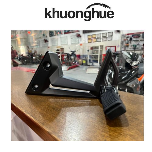 Pas nhôm gác chân sau bên trái màu đen nhám xe Exciter 135,5 số
