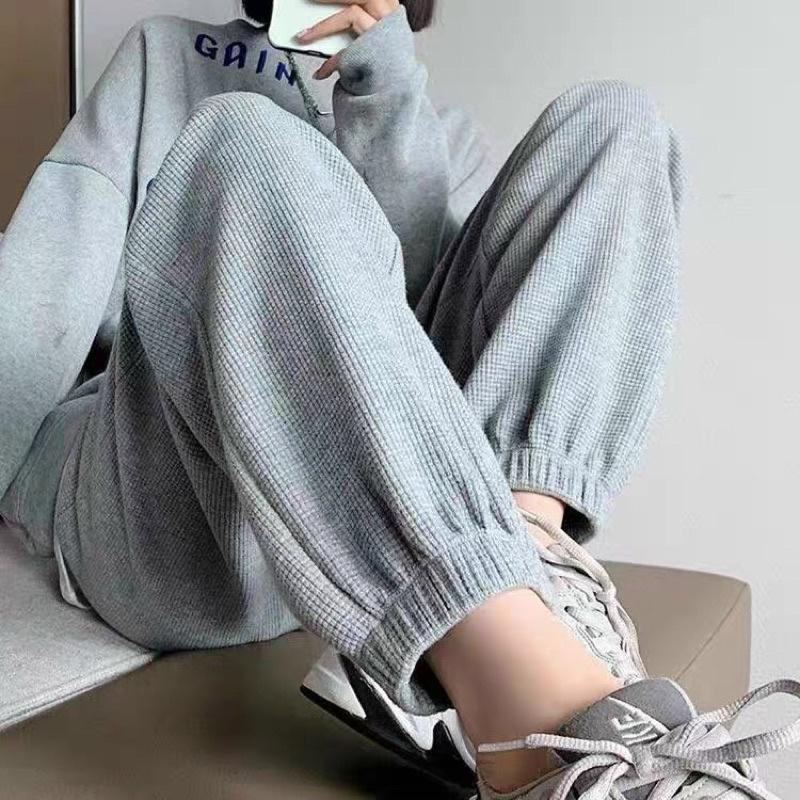 Quần jogger xốp Coolz có 2 màu Đen Trắng 2 size M, L chất umi đanh mịn không xù dầy, tim đẹp, chun ống from rộng