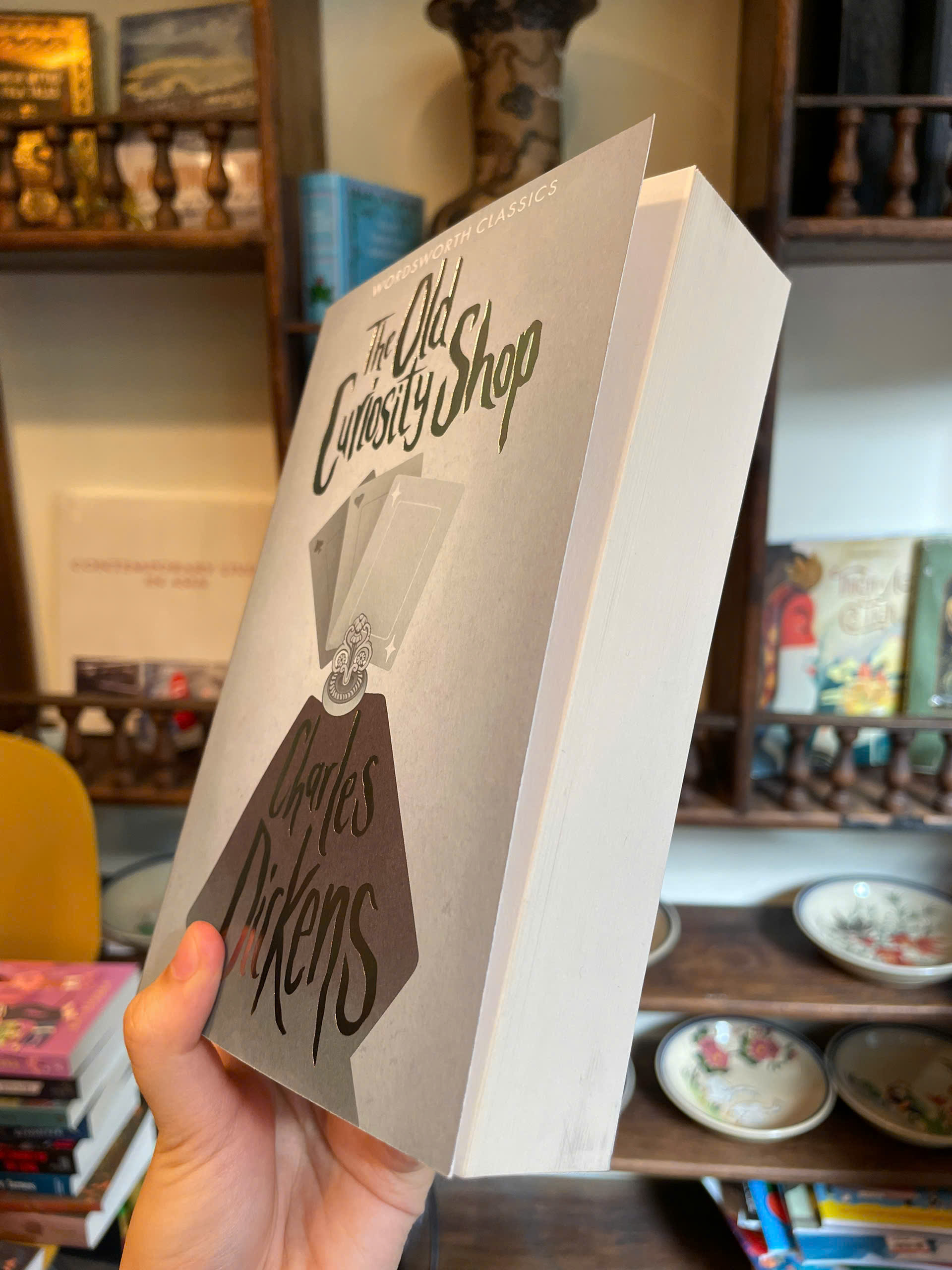 Sách - Old Curiosity Shop by Charles Dickens | Classic Novel / Ngoại văn Nhập khẩu