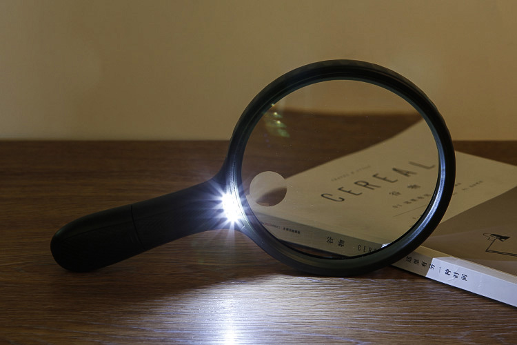 Kính Lúp Đọc Sách 1.8x - 5x Cầm Tay Thấu Kính Trong, Nét ( TẶNG 03 MÓC DÁN TƯỜNG HÌNH NGẪU NHIÊN - Hàng Tốt