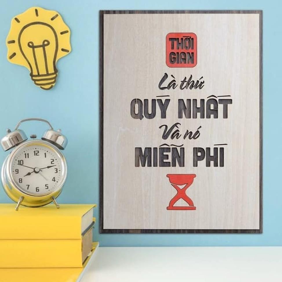 GIÁ SỐC Tranh gỗ treo tường_Thời gian là thứ quý giá nhất vì nó miễn phí_CRN_01. Kích thước 40.5x30cm