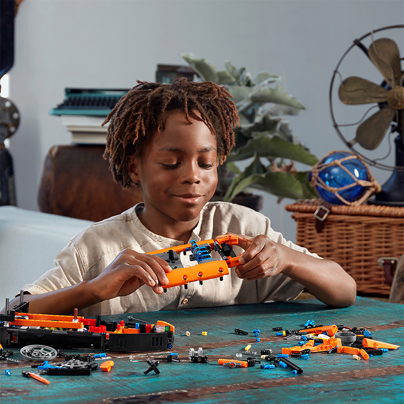 LEGO TECHNIC 42120 Ca nô Đệm Khí Cứu Hộ