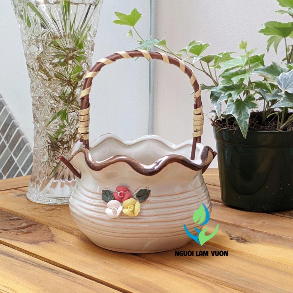 Chậu gốm sứ trồng cây kiểu giỏ hoa tròn miệng xoắn đắp hoa nổi thủ công