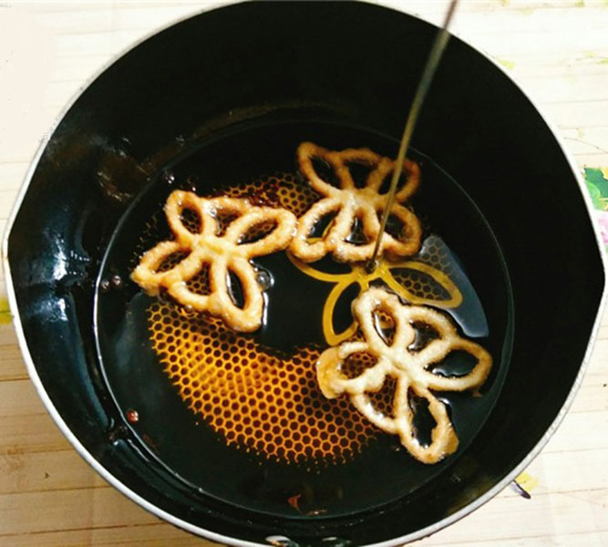 Bộ 4 Khuôn Làm Bánh Nhúng Bằng Gang
