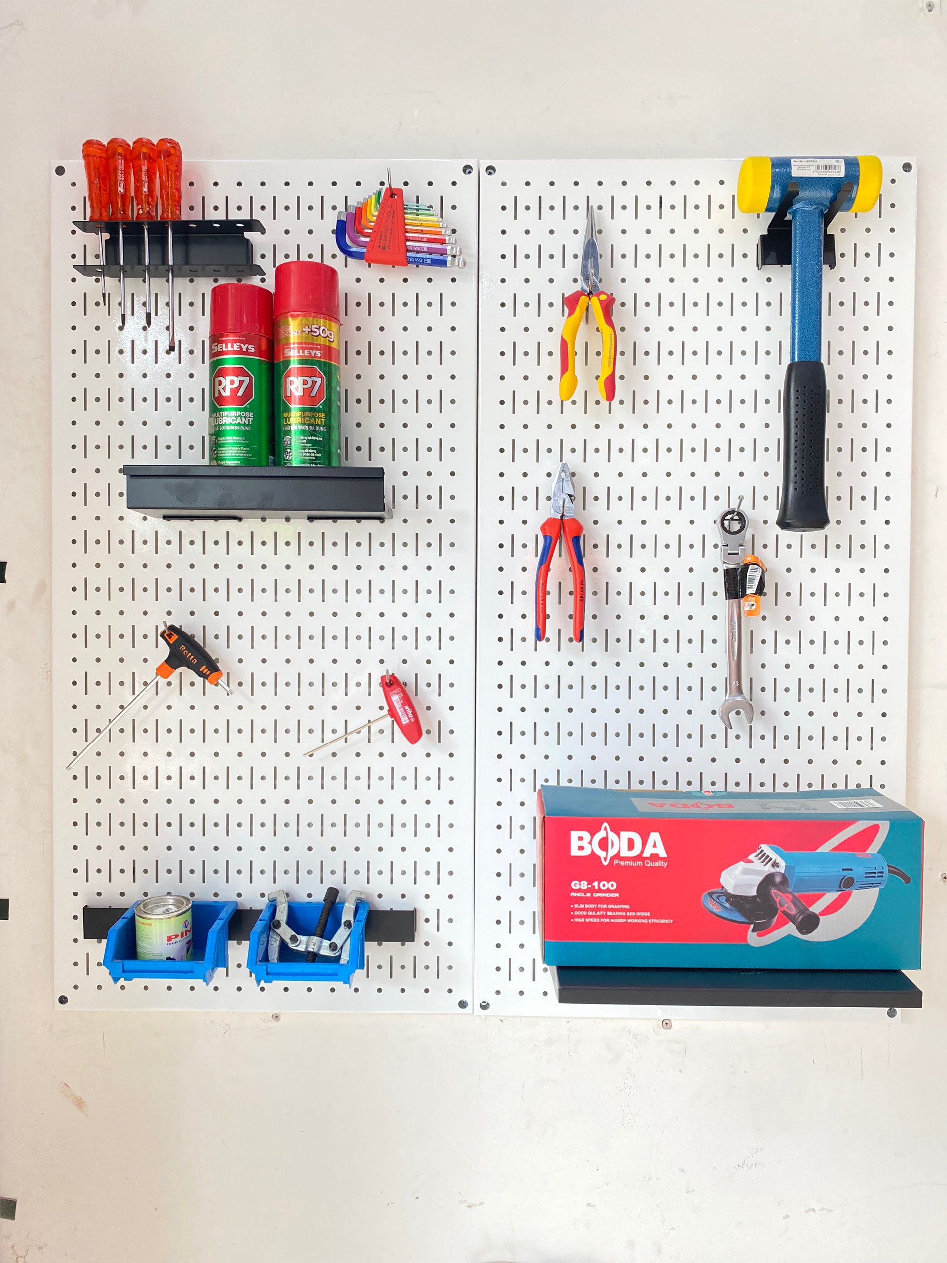 Tấm lưới đôi pegboard treo dọc màu trắng kèm phụ kiện treo (2 tấm dọc)