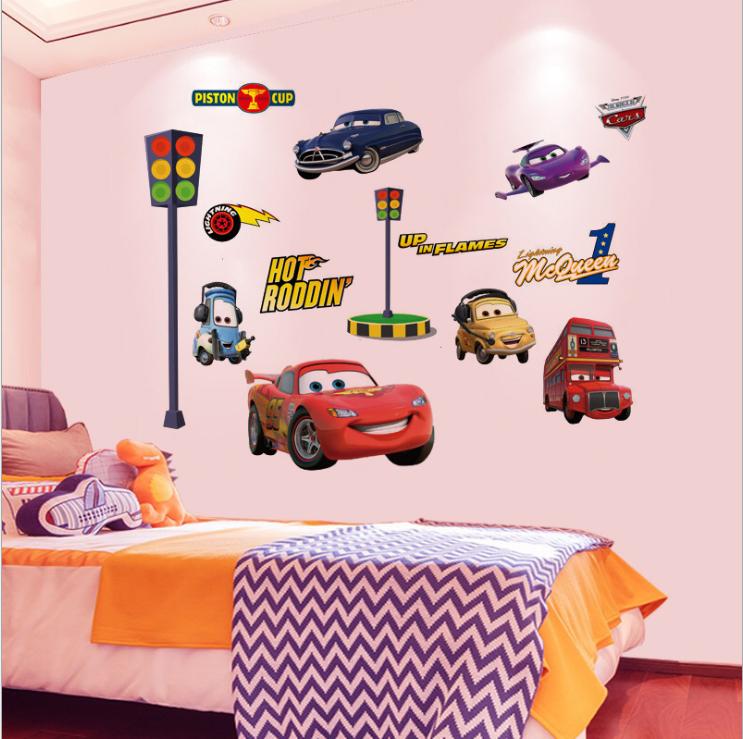 Decal dán tường cho bé trai - Vương quốc xe hơi Car McQueen (84 x 120 cm)