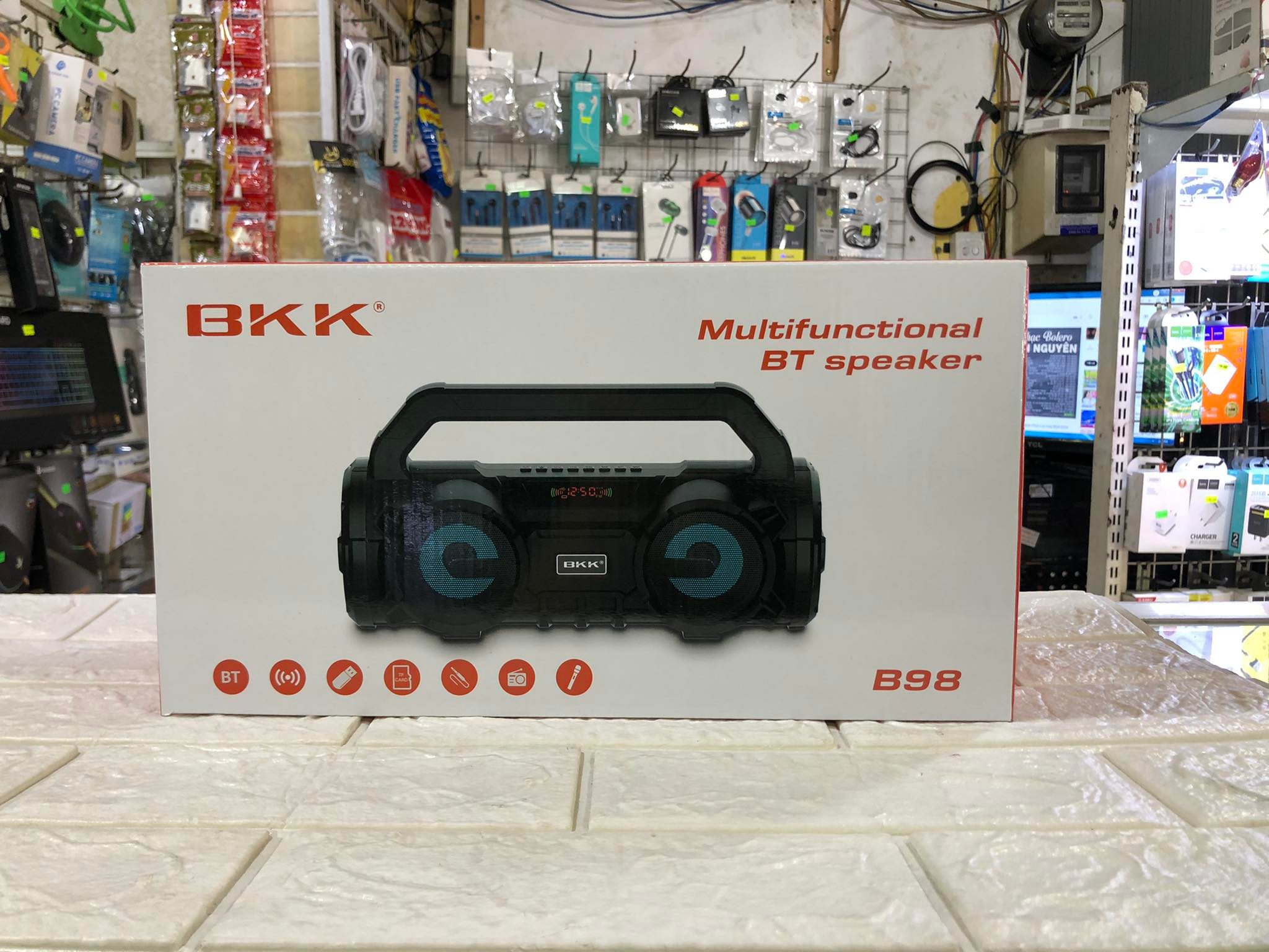 LOA BLUETOOTH KARAOKE BKK B98 ÂM THANH HAY, TẶNG KÈM MICRO CÓ DÂY - HÀNG CHÍNH HÃNG