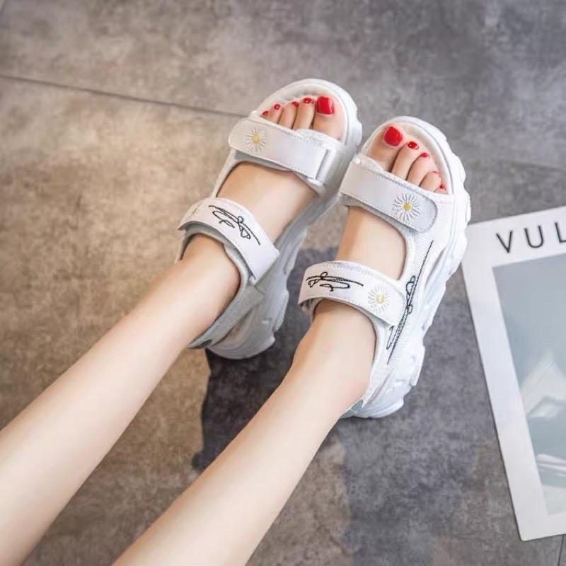 Sale giá cực sốc - SANDAL HOA CÚC CHỮ KÍ